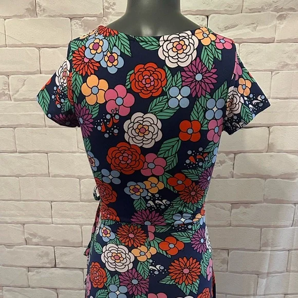 Floral Faux Wrap Dress with Short Sleeves - Picture 6 of 7